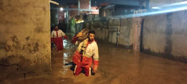 امدادرسانی به ۴۸ خانوار گرفتار در سیل بجنورد