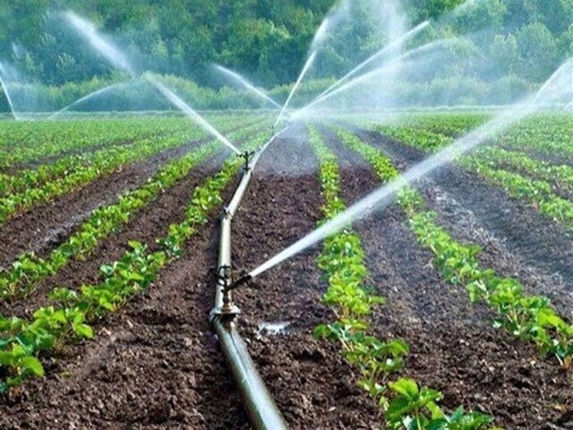 عکس تزئینی ست توسعه سامانههای آبیاری در آرادان