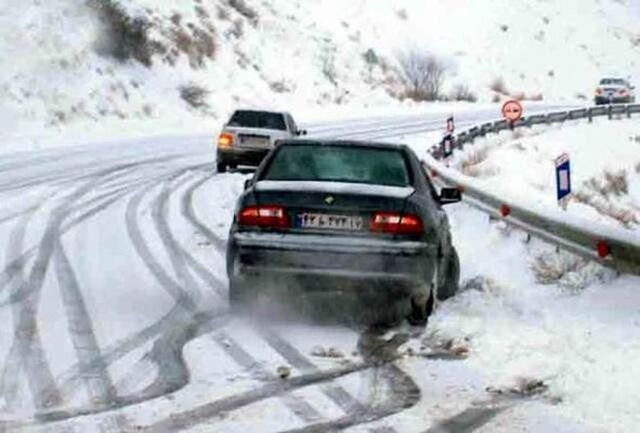 جاده‌های خراسان شمالی لغزنده است/ رانندگان با احتیاط برانند