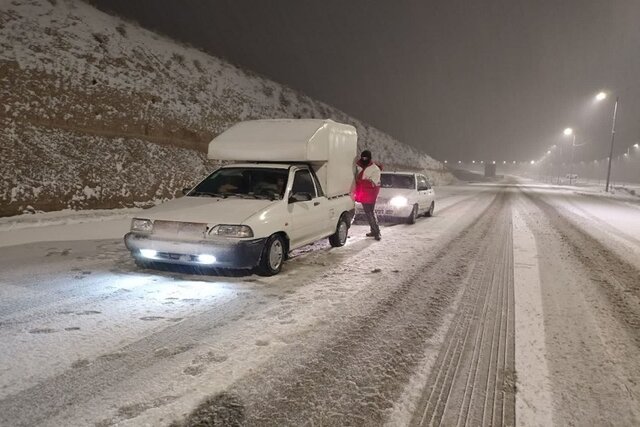 امدادرسانی هلال‌احمر خراسان شمالی به ۲۰۰۰ نفر  گرفتار در برف و کولاک