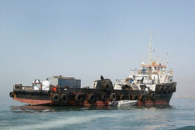 کشتی حامل ۲۵۰ هزار لیتر سوخت قاچاق در خلیج‌فارس توقیف شد
