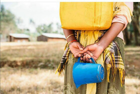 زنان برخی استانها کولبری آب می کنند
