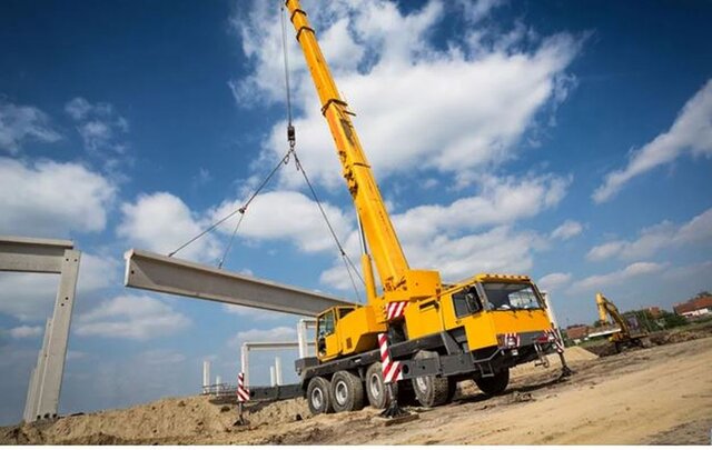 توقیف جرثقیل ۱۰ میلیاردی در عسلویه