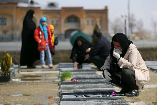 قبرهای لاکچری با منظره رو به دریا در بوشهر