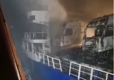 شناور باری در آبهای دیّر آتش گرفت شناور باری در آبهای دیّر آتش گرفت