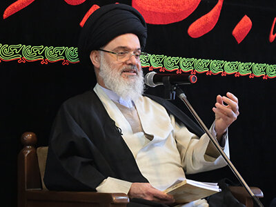 نمیشود کسی به امام و رهبری علاقمند باشد اما خود را در اردوگاه دشمن جا دهد نمیشود کسی به امام و رهبری علاقمند باشد اما خود را در اردوگاه دشمن جا دهد