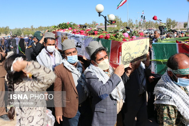 تدفین دو شهید گمنام در تنگ ارم شهرستان دشتستان
