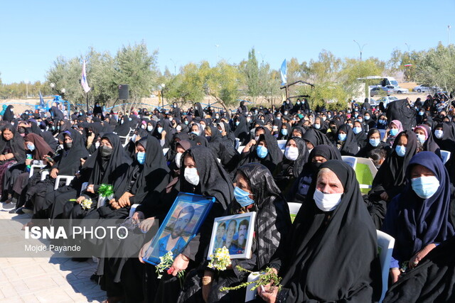 تدفین دو شهید گمنام در تنگ ارم شهرستان دشتستان