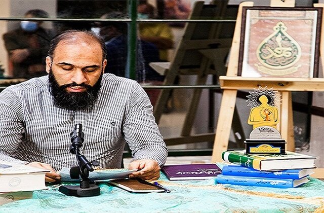 آتش نشان بوشهری نامزد جایزه کتاب سال شعر ایران شد آتش نشان بوشهری نامزد جایزه کتاب سال شعر ایران شد