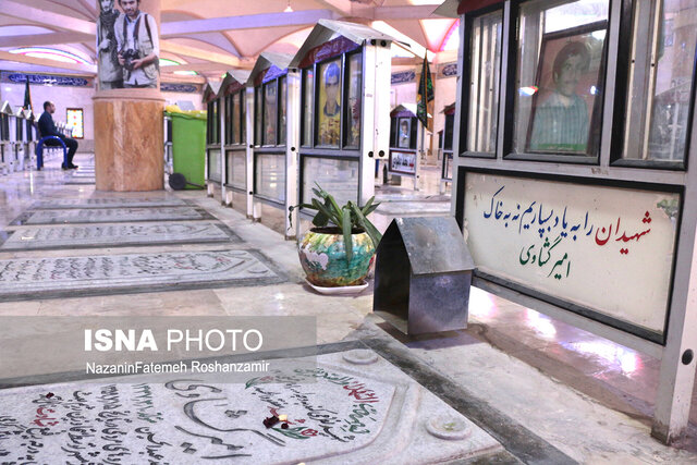 عطرافشانی گلزار شهدای بوشهر بهمناسبت هفته جهاد دانشگاهی