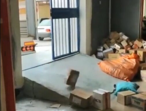 گزارشی از پشت صحنه پُست برازجان؛ حق با مشتری نیست!