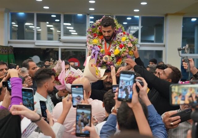 استقبال از مدالآور پارالمپیک در بوشهر استقبال از مدالآور پارالمپیک در بوشهر