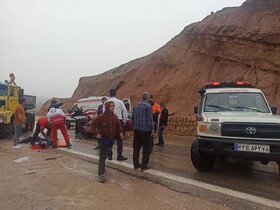 برخورد تریلی با تندر چهار مصدوم برجای گذاشت