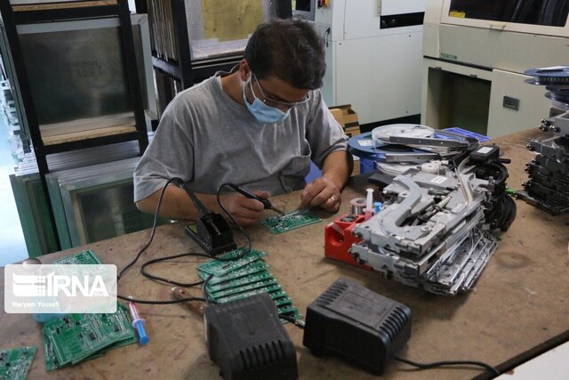 عکس از آرشیو پرداخت سهم بیمه کارفرمایان دارای نیروی مددجو، توسط کمیته امداد