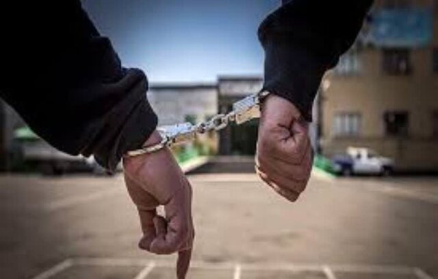 بازداشت کلاهبردار ۱۰ میلیارد ریالی در پلدختر بازداشت کلاهبردار ۱۰ میلیارد ریالی در پلدختر