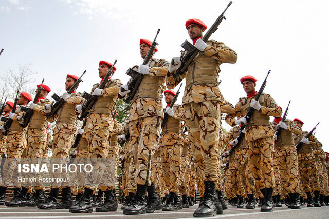 برگزاری مراسم رژه نیروهای مسلح در شیراز