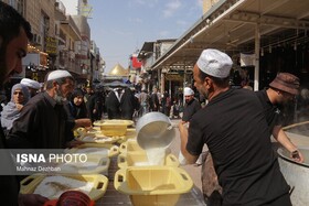طبخ روزانه ۲۱ هزار پُرس غذا در موکب احمدبن موسی(ع)