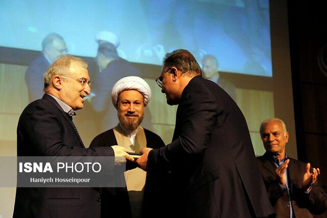 آیین تکریم و معارفه رؤسای دانشگاه علوم پزشکی شیراز آیین تکریم و معارفه رؤسای دانشگاه علوم پزشکی شیراز