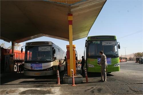 سوختگیری اتوبوس‌ و مینی بوس‌ها در شیراز بدون پرداخت هزینه