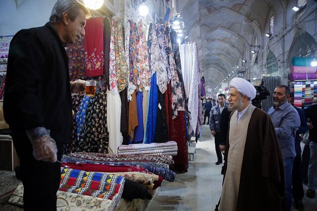 بازدید نماینده ولی فقیه در فارس از بازار شیراز