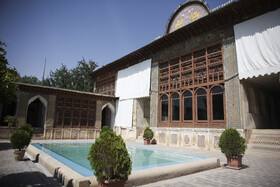  حیاط اندرونی و معماری بی نظیر عمارت خانه زینت الملوک.