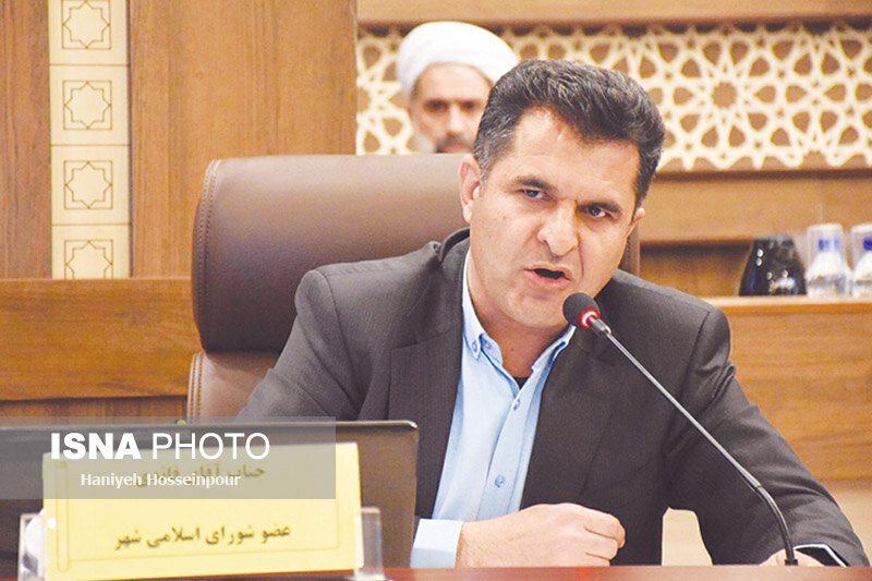توضیح عضو شورای شیراز در موردپروژه تراموا و اعتصاب رانندگان اتوبوس