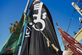 مراسم برافراشته شدن پرچم امام حسین (ع)  در بین الحرمین شیراز