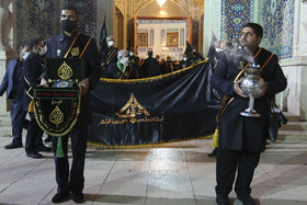 مراسم لاله گردانی و عزاداری توسط خدام حرم احمد ابن موسی شاهچراع (ع)