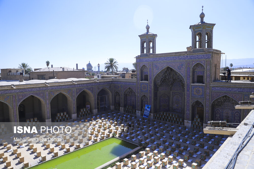 توزیع بسته های معیشتی در  مسجد نصیرالملک