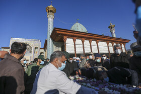  طواف سرلشکر عبدالرسول استوار محمودآبادی،در حرم مطهر حضرت شاهچراغ (ع)