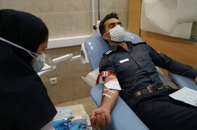اهدای خون توسط آتش‌نشانان شیراز در سالگرد پلاسکو