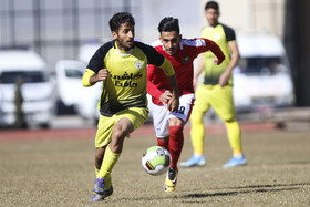 دیدار تیم‌های فوتبال فجر سپاسی شیراز و خیر خرم آباد - ورزشگاه پارس شیراز