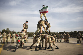 همزمان با ۲۹ فروردین، آیین گرامیداشت روز ارتش با اجرای رژه خودرویی در شیراز برگزار شد.