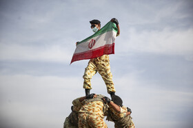 همزمان با ۲۹ فروردین، آیین گرامیداشت روز ارتش با اجرای رژه خودرویی در شیراز برگزار شد.