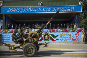 همزمان با ۲۹ فروردین، آیین گرامیداشت روز ارتش با اجرای رژه خودرویی در شیراز برگزار شد.