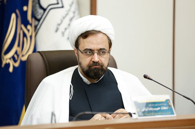 عکس آرشیوی است. قرائت زیارت حضرت شاهچراغ(ع) در ماذنههای مساجد