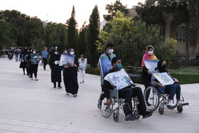 نمایش خیابانی "زندگی هنوز در جریان است " با موضوع کرونا،به مدت دو روز  در خیابان‌های مرکزی و پرتردد شهر شیراز اجرا شد.