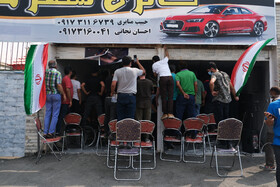 در ادامه رقابتهای کشتی فرنگی المپیک توکیو، محمدرضا گرایی نماینده وزن ۶۷ کیلوگرم ایران در دیدار فینال و برای کسب مدال طلای المپیک به مصاف پرویز نصیباف از اوکراین رفت و در پایان با نتیجه قاطع ۹ بر ۱ به برتری رسید و به مدال با ارزش طلای المپیک رسید. در شیراز همزمان با این مسابقه اعضای خانواده و همشهریان او در منزل پدری بصورت زنده این مسابقه را تماشا و پس از پیروزی و کسب طلای خوشرنگ المپیک به جشن و پایکوبی پرداختند.