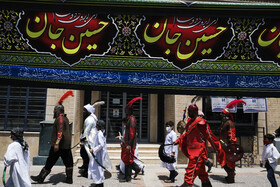 خیمه سوزان ظهر عاشورا امسال،با توجه به همه گیری ویروس کرونا توسط هیئت کربلایی های مقیم شیراز بصورت نمادین و بدون آتش زدن خیمه ها اجرا شد.