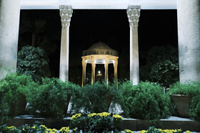 بیستم مهر ماه ۱۴۰۰ بیست و پنجمین یادروز «لسان الغیب خواجه حافظ شیرازی‌» -  محوطه ورودی آرامگاه حضرت حافظ 