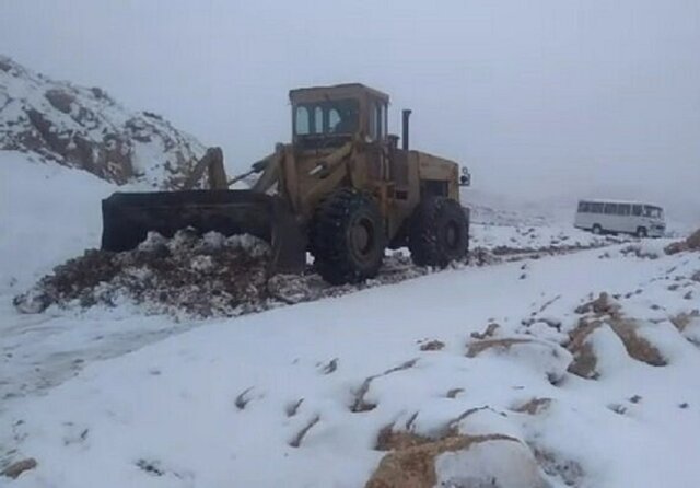 امدادرسانی به گردشگران در کوه گمبیل سپیدان