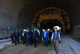  پایان عملیات حفاری تونل دوقلوی شهید دادالله شیبانی در اَبَر پروژه بزرگراه شهید سپهبد سلیمانی - شیراز