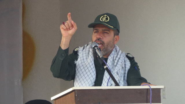 خدمت بی ریا به خلق سرمایه کار بسیج است خدمت بی ریا به خلق سرمایه کار بسیج است