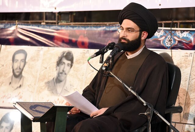 آیتالله دژکام: تراوشات ذهنی غرب راهگشای جامعه اسلامی نیست