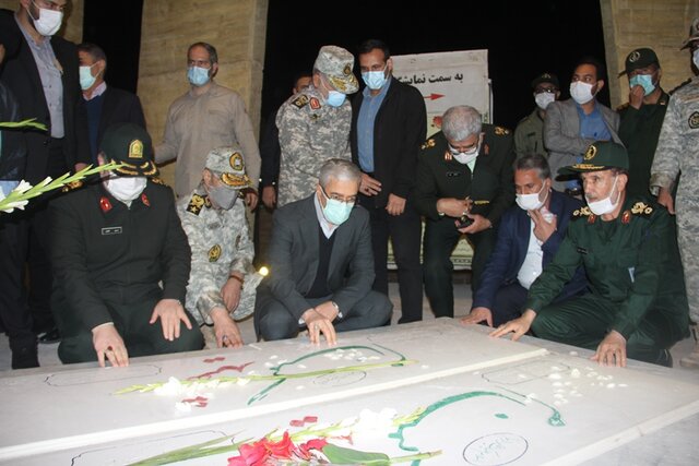 بازدید سرلشکر باقری از موزه دفاع مقدس فارس