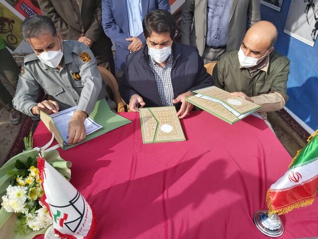 مبادله تفاهمنامه بین هیئت کوهنوردی، منابع طبیعی و محیط زیست فارس مبادله تفاهمنامه بین هیئت کوهنوردی، منابع طبیعی و محیط زیست فارس
