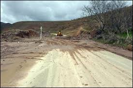 انسداد راه ارتباطی روستای آرجویه جهرم به دلیل بارش شدید انسداد راه ارتباطی روستای آرجویه جهرم به دلیل بارش شدید