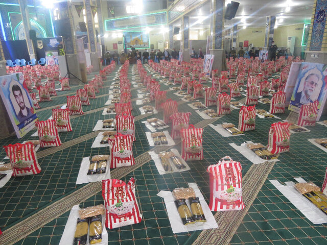 توزیع ۱۲۰۰ بسته معیشتی بین نیازمندان در کازرون توزیع ۱۲۰۰ بسته معیشتی بین نیازمندان در کازرون