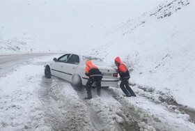 امدادرسانی راهداران فارس به ۶۶۰ خودرو در بارندگی اخیر