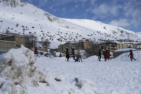 حضور گردشگران علارغم بسته بودن جاده  پیست اسکی پولادکف  - سپیدان